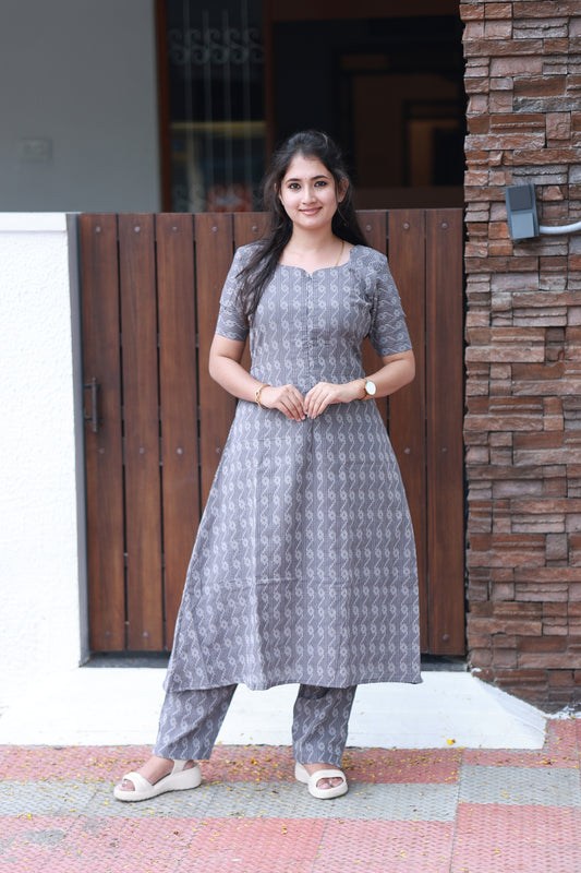 Two piece set - Grey printed maternity kurta pant set with soft cotton fabric, feeding zip, pocket and waist tie.