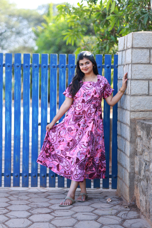 Neemai pink paisley print maternity feeding maxi dress with flowy silhouette,comfortable fit and plus size maternity wear