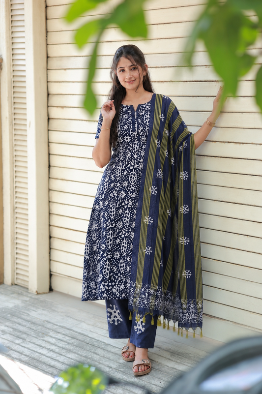 Cotton Maternity 3 pc chudidhar set [ Top with center side zip, Pant and dupatta - White and navy blue