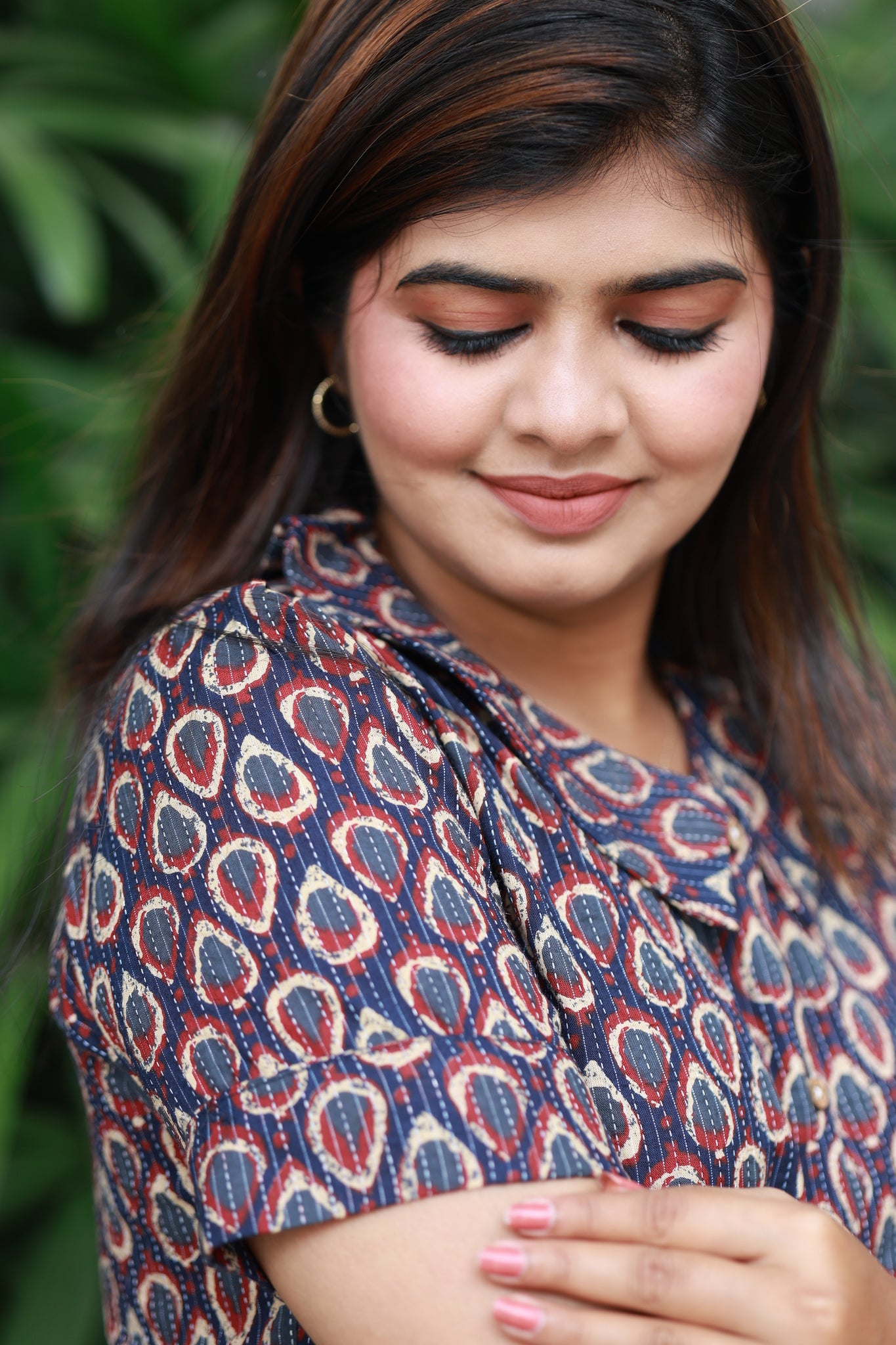Short sleeve detail with all-over print on Navy blue cotton maternity kurti.