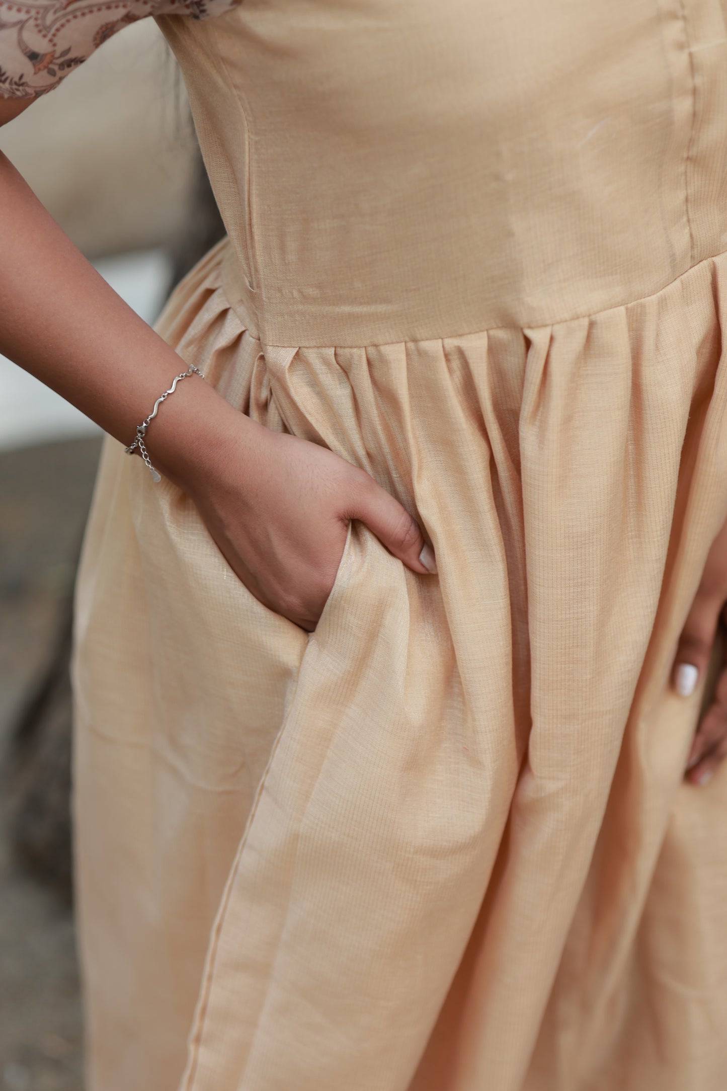 Tissue slik - Center zip Normal / Maternity Midi/Gown- Golden Vanilla Husk