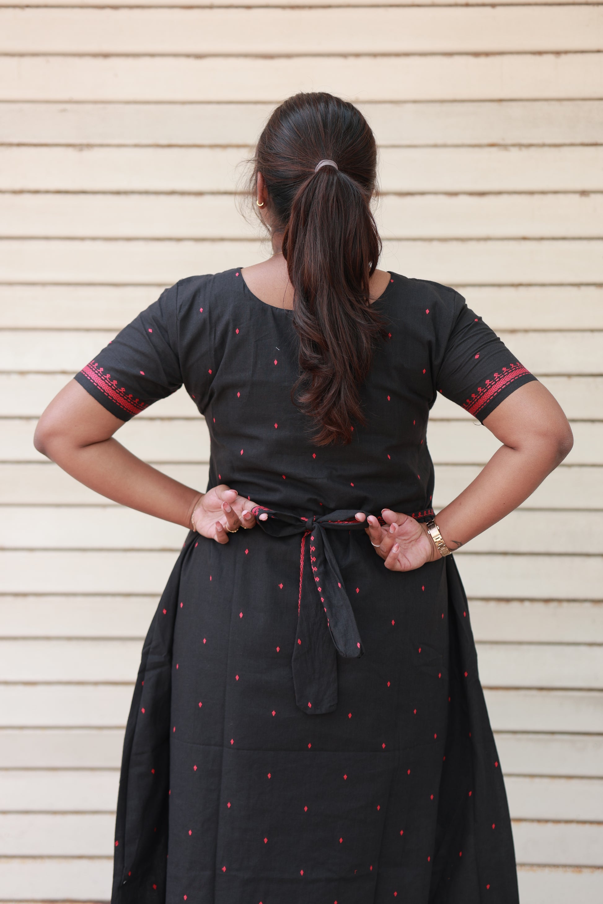 Back tie detailing on neemai Black cotton co-ord set, bump friendly pregnancy wear, comfortable daily wear
