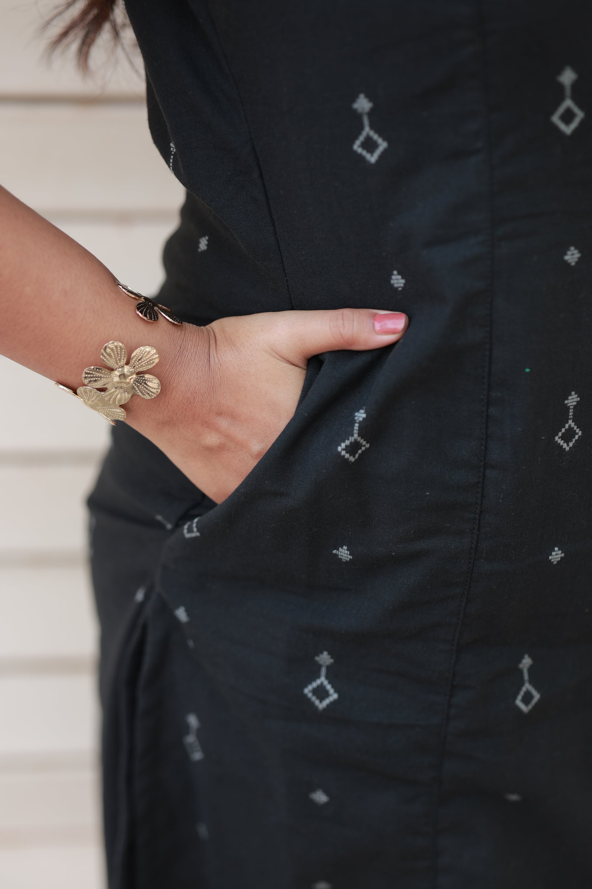 Neemai Black Handloom Cotton Kurti with Side Pocket, Comfortable Summer Regular Wear for Women, Plus Size black kurti