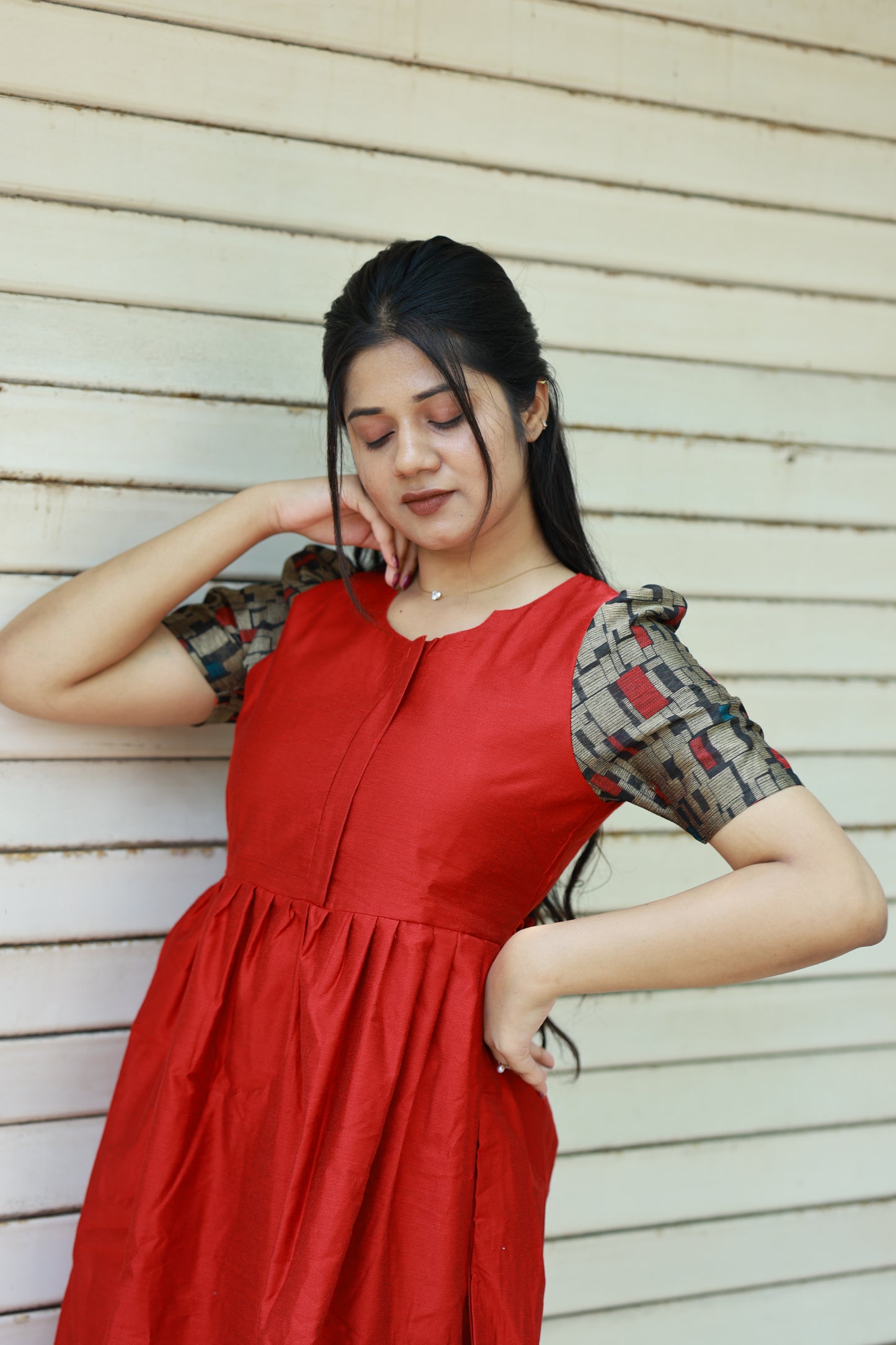 Butter slik - Center zip Normal / Maternity Midi/Gown- cotton lining - Red