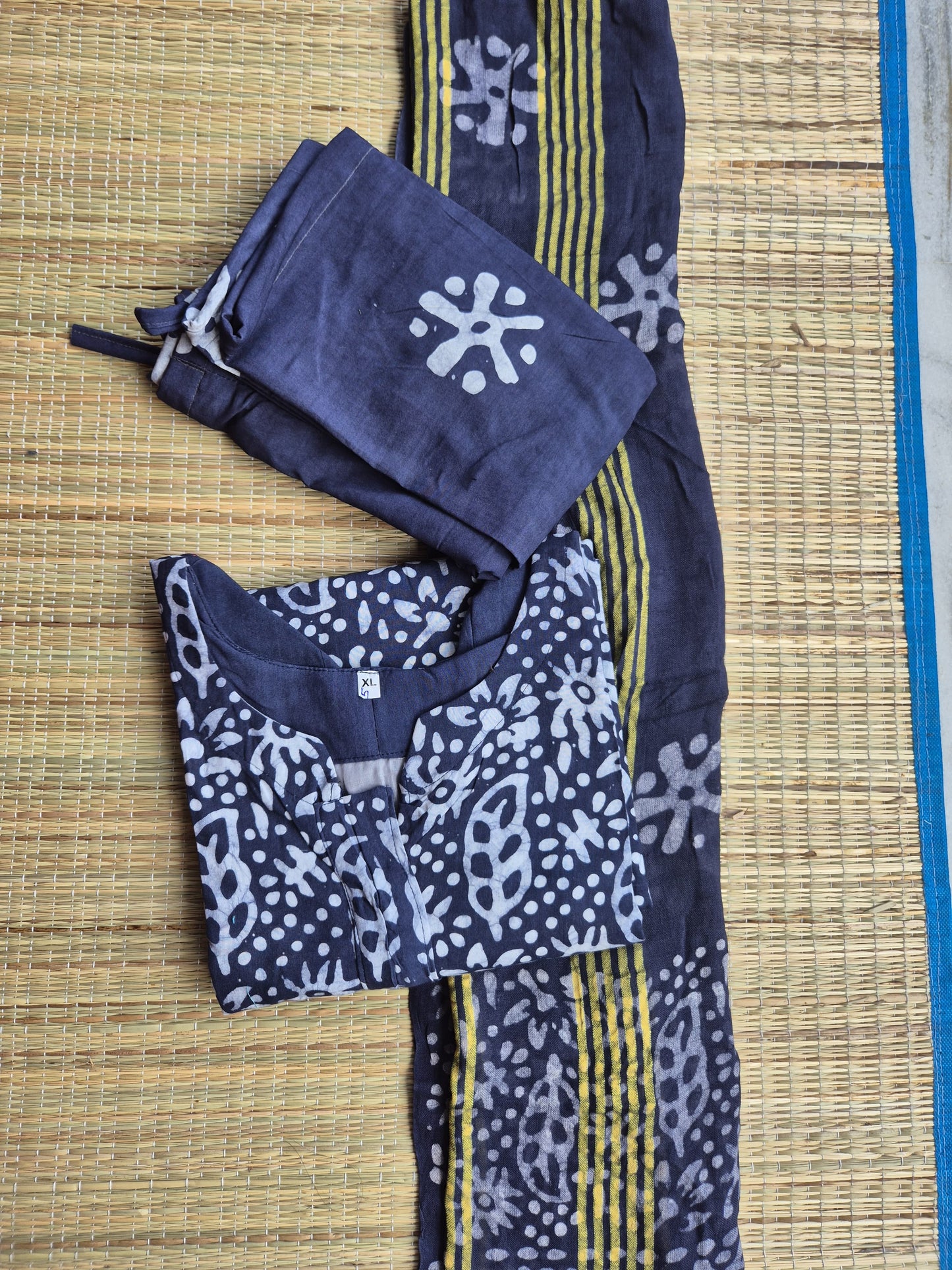 Cotton Maternity 3 pc chudidhar set [ Top with center side zip,  Pant and dupatta - White and navy blue