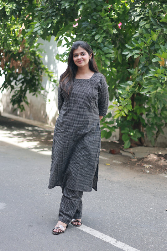 Prewashed pure Cotton checks / Maternity 2 pc Coordset [ Top with double side zip, and Pant] - Small checks Black