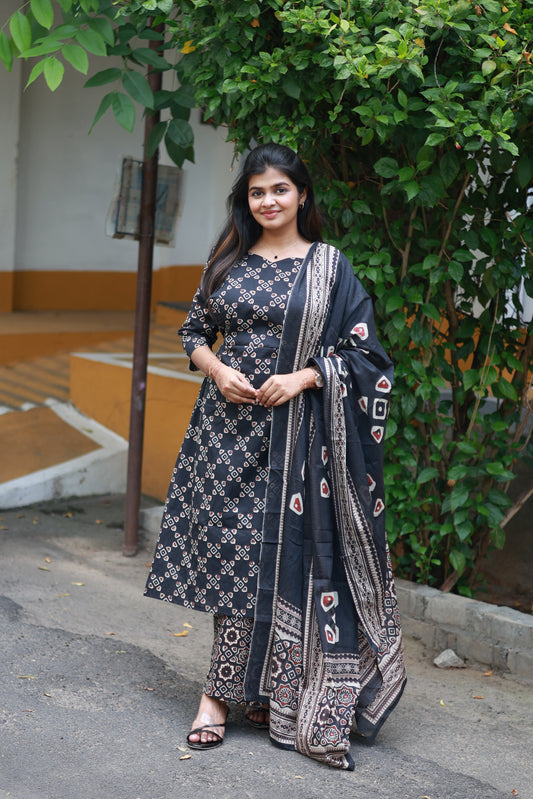 Cotton /Maternity 3 pc chudidhar set [ A line Top with double side zip, pant and dupatta] -Black with maroon butta ( No side open top)