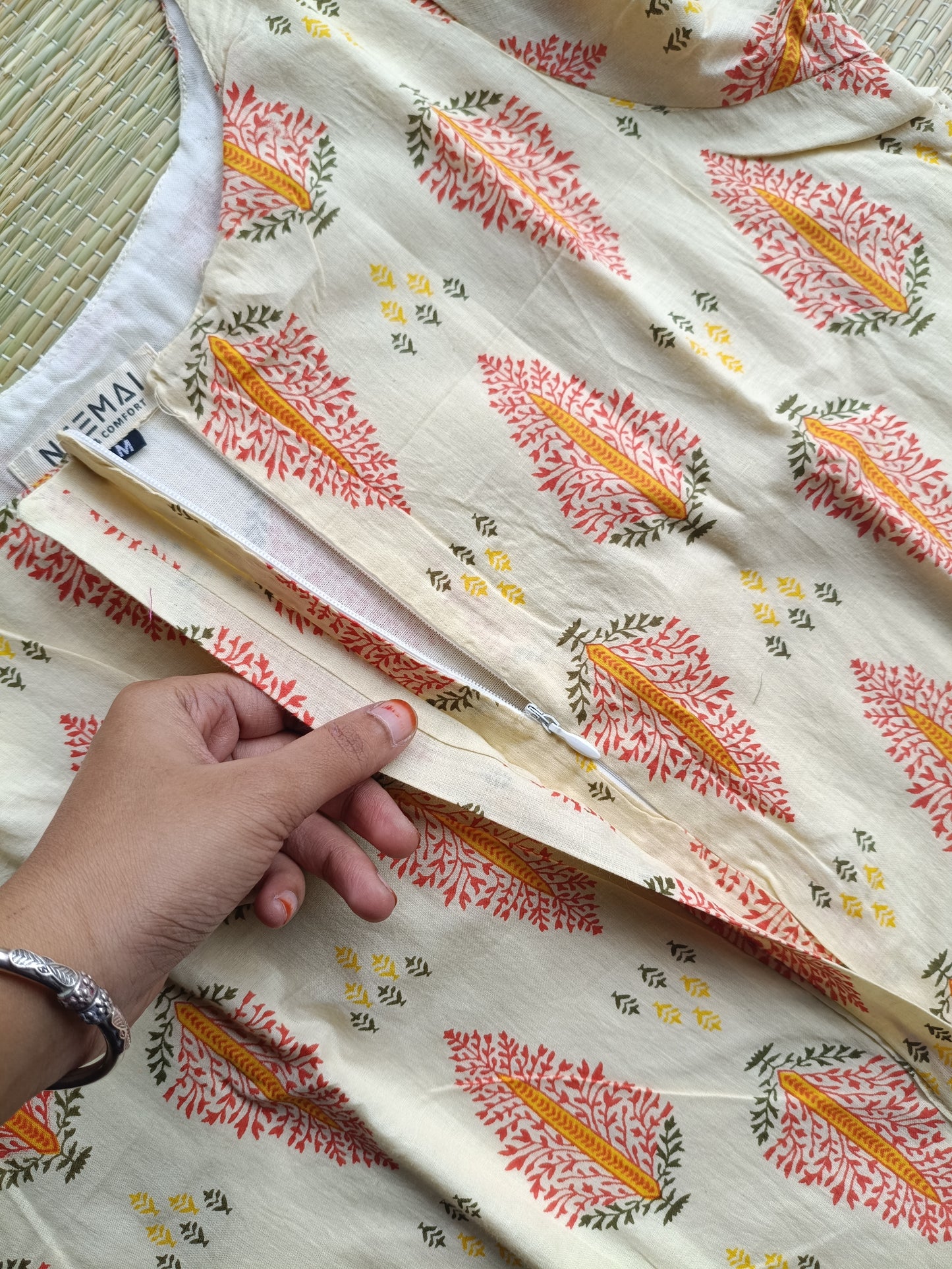 Center zip Cotton   Normal /Feeding kurti -  Leaf White